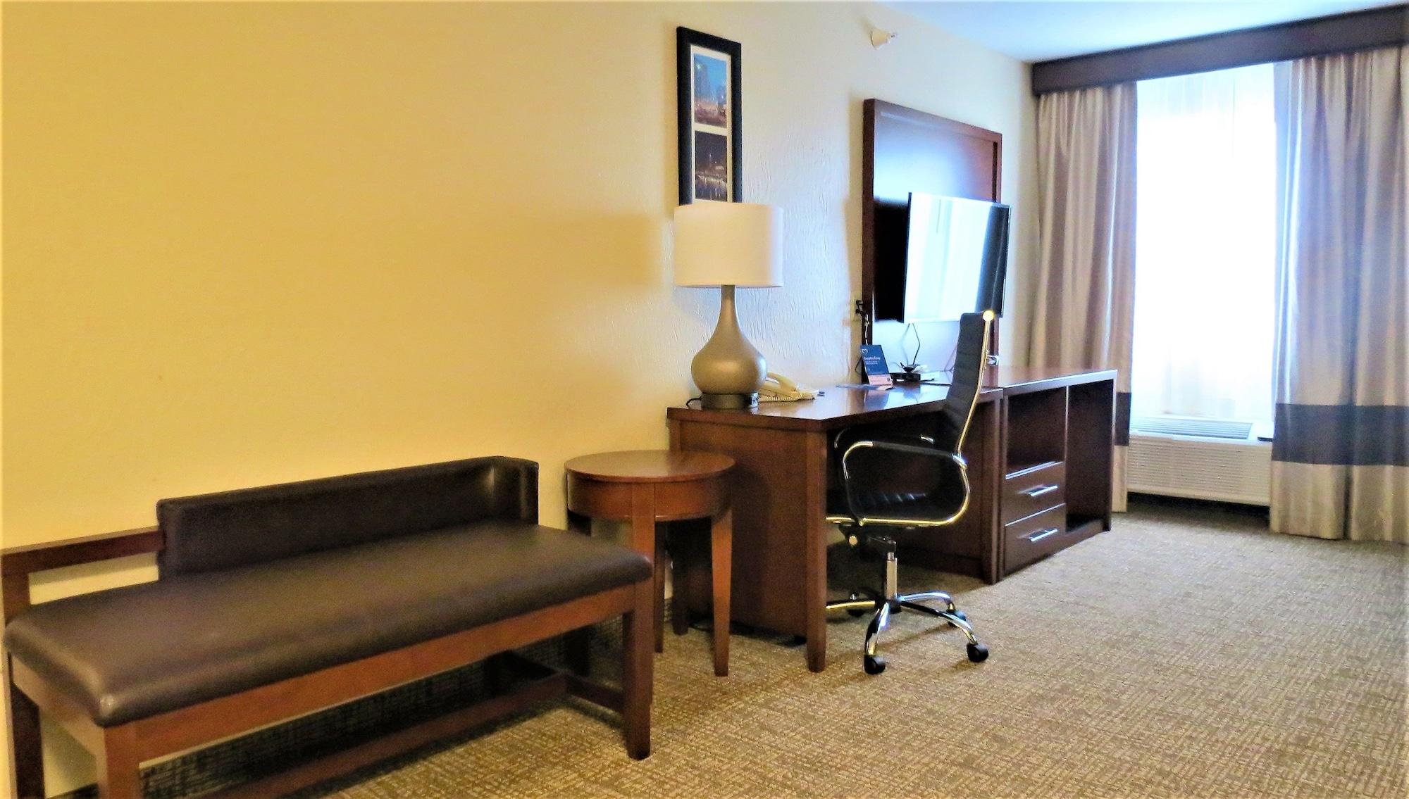 Comfort Inn & Suites Fairborn Near Wright Patterson Afb Екстериор снимка