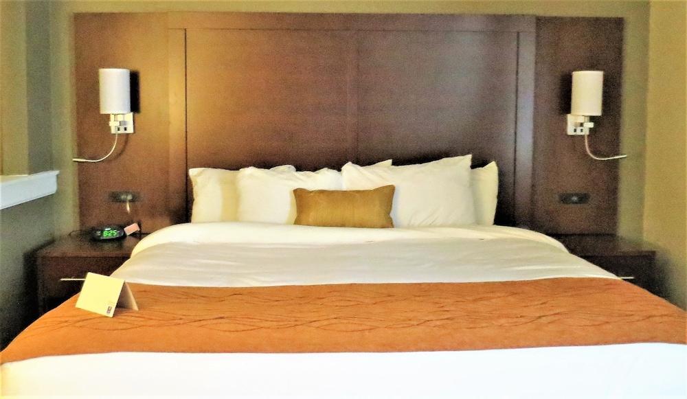 Comfort Inn & Suites Fairborn Near Wright Patterson Afb Екстериор снимка