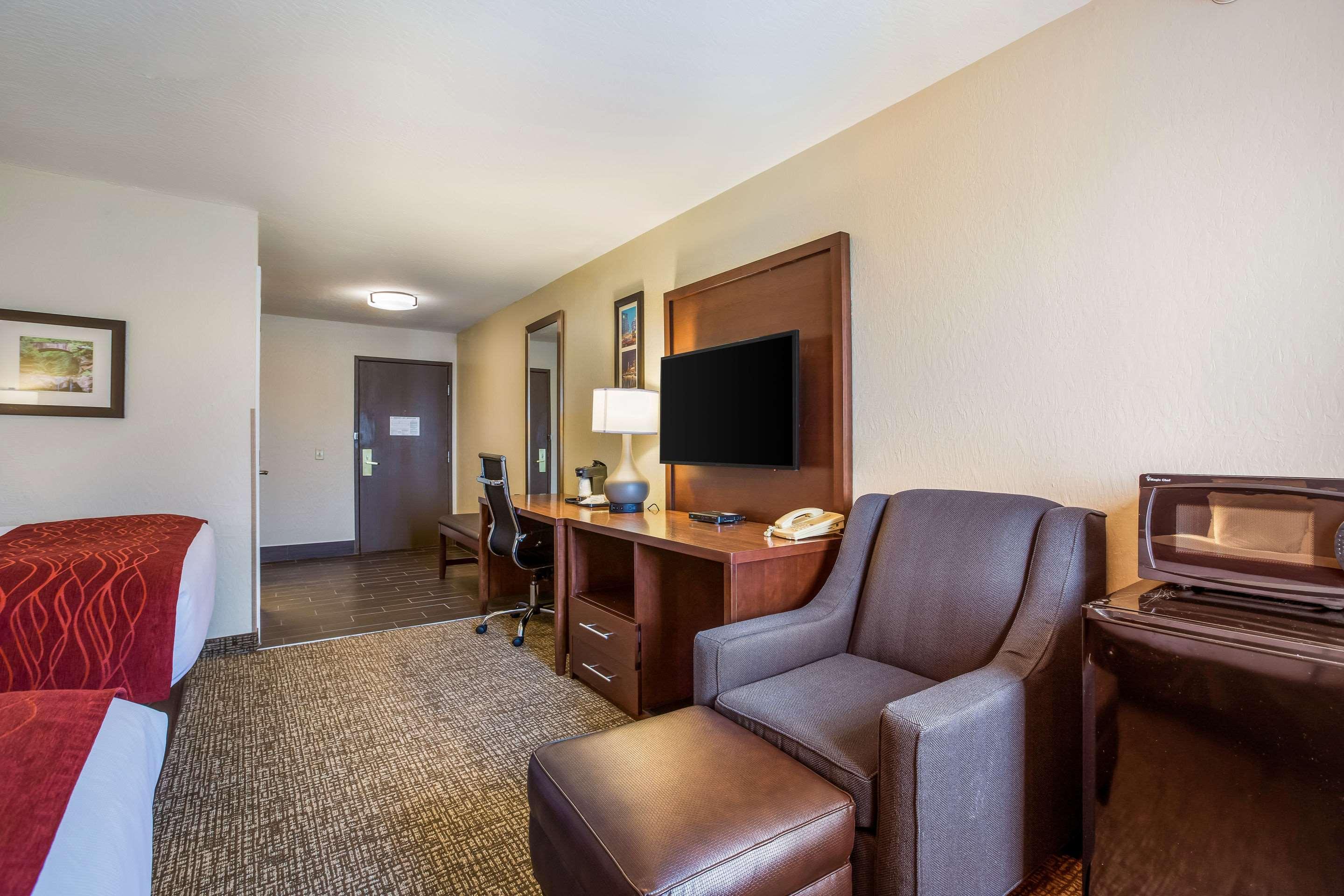 Comfort Inn & Suites Fairborn Near Wright Patterson Afb Екстериор снимка