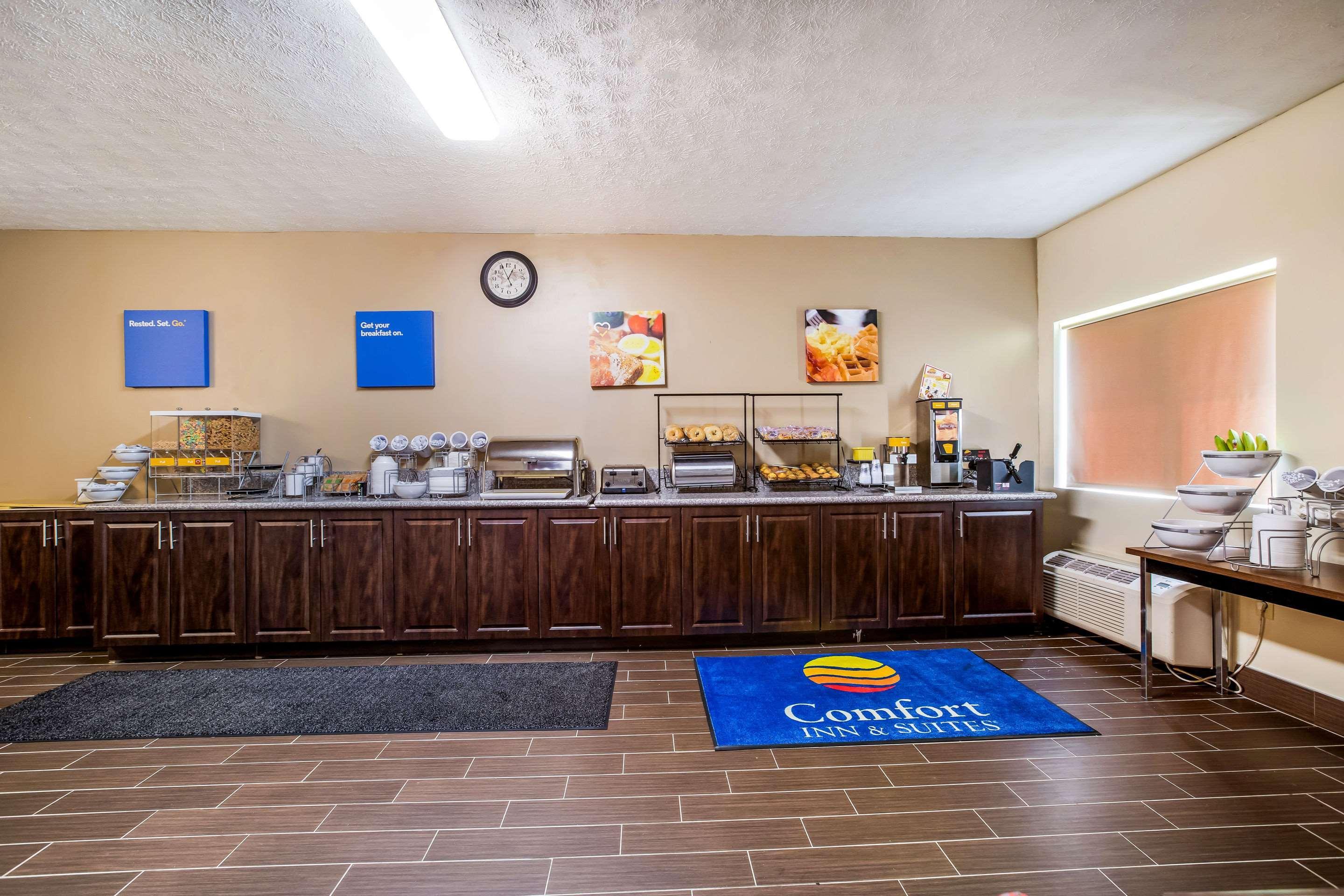 Comfort Inn & Suites Fairborn Near Wright Patterson Afb Екстериор снимка