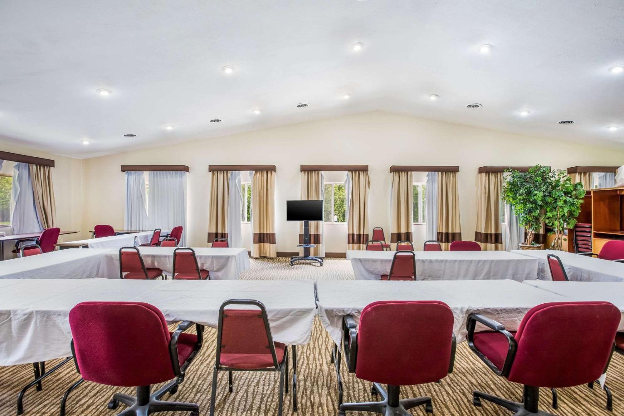 Comfort Inn & Suites Fairborn Near Wright Patterson Afb Екстериор снимка