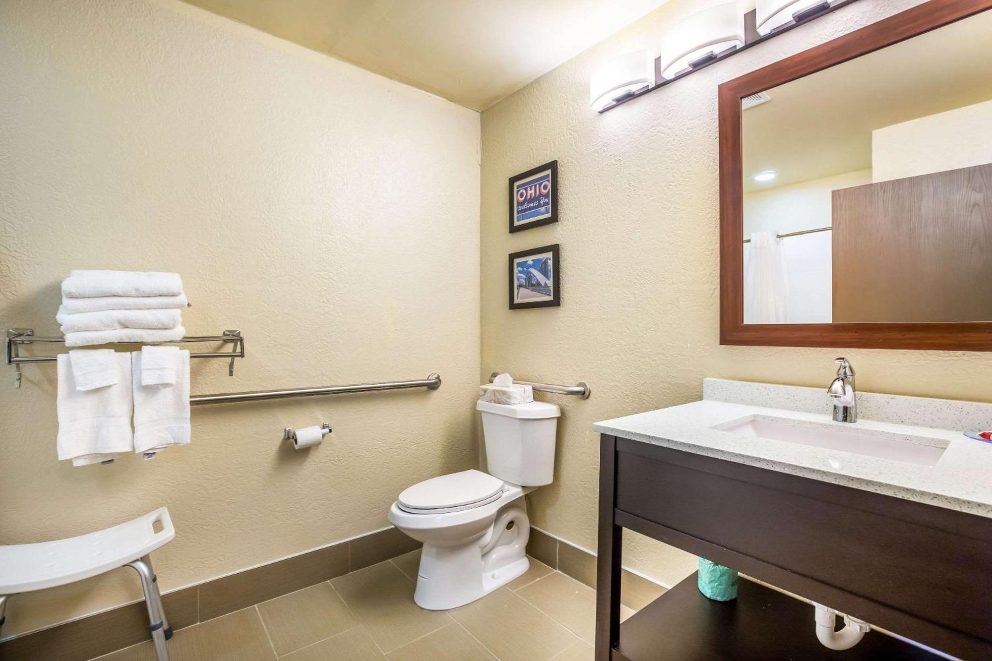Comfort Inn & Suites Fairborn Near Wright Patterson Afb Екстериор снимка