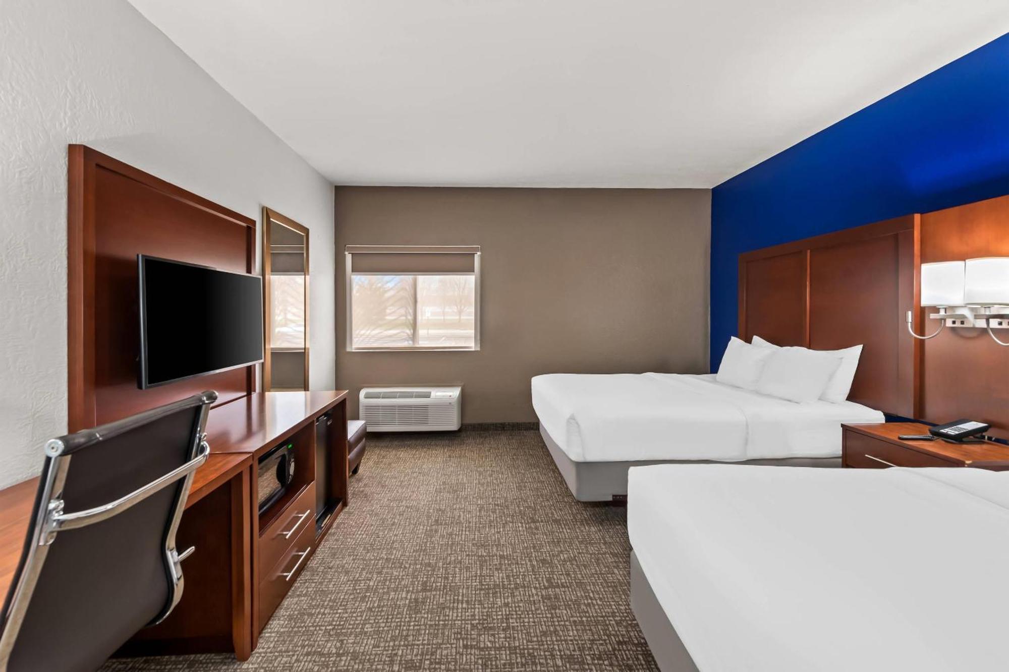 Comfort Inn & Suites Fairborn Near Wright Patterson Afb Екстериор снимка