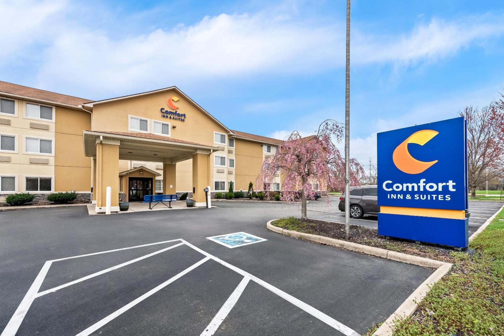 Comfort Inn & Suites Fairborn Near Wright Patterson Afb Екстериор снимка