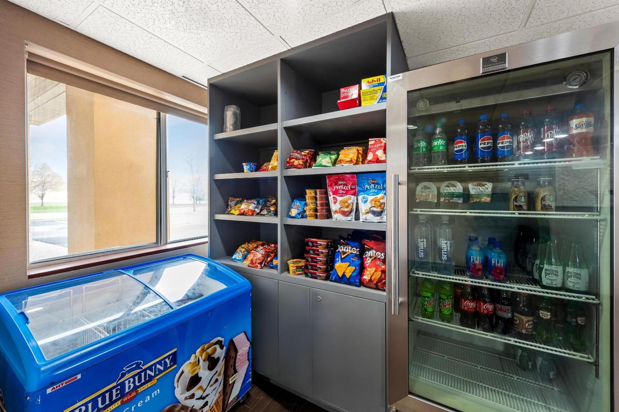 Comfort Inn & Suites Fairborn Near Wright Patterson Afb Екстериор снимка