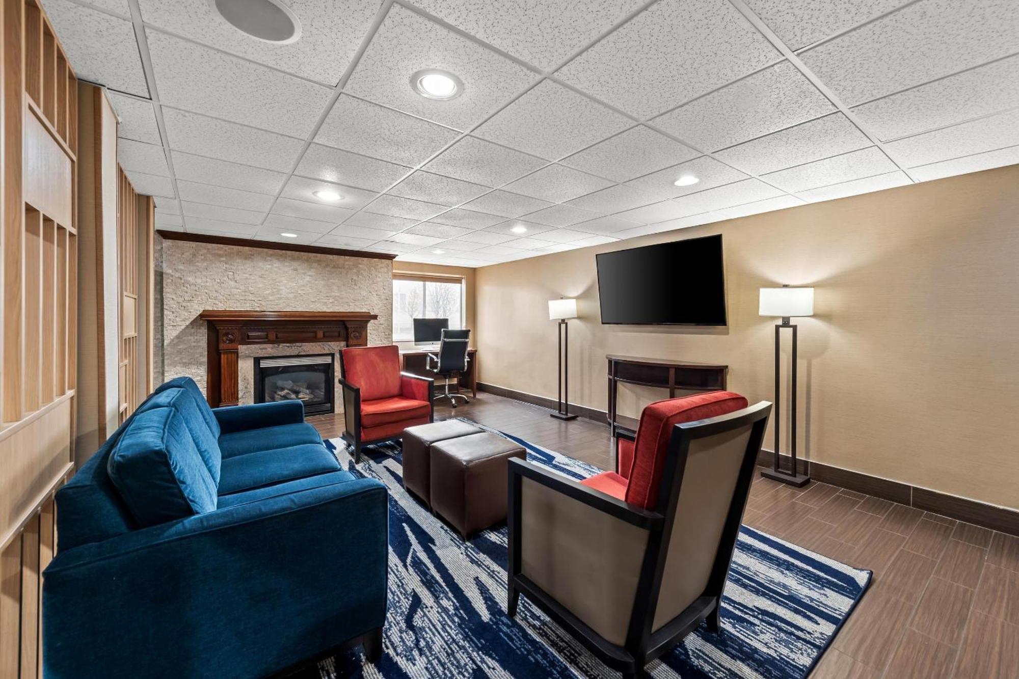 Comfort Inn & Suites Fairborn Near Wright Patterson Afb Екстериор снимка