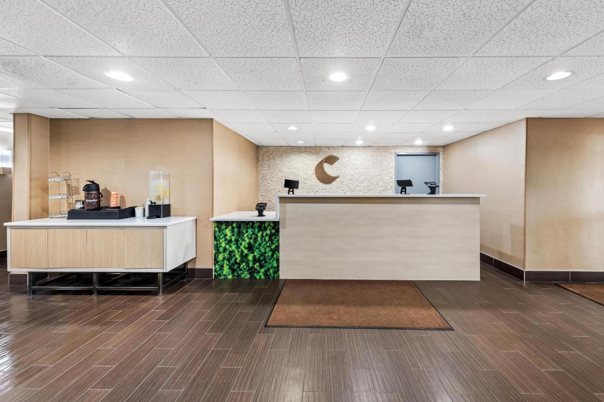 Comfort Inn & Suites Fairborn Near Wright Patterson Afb Екстериор снимка
