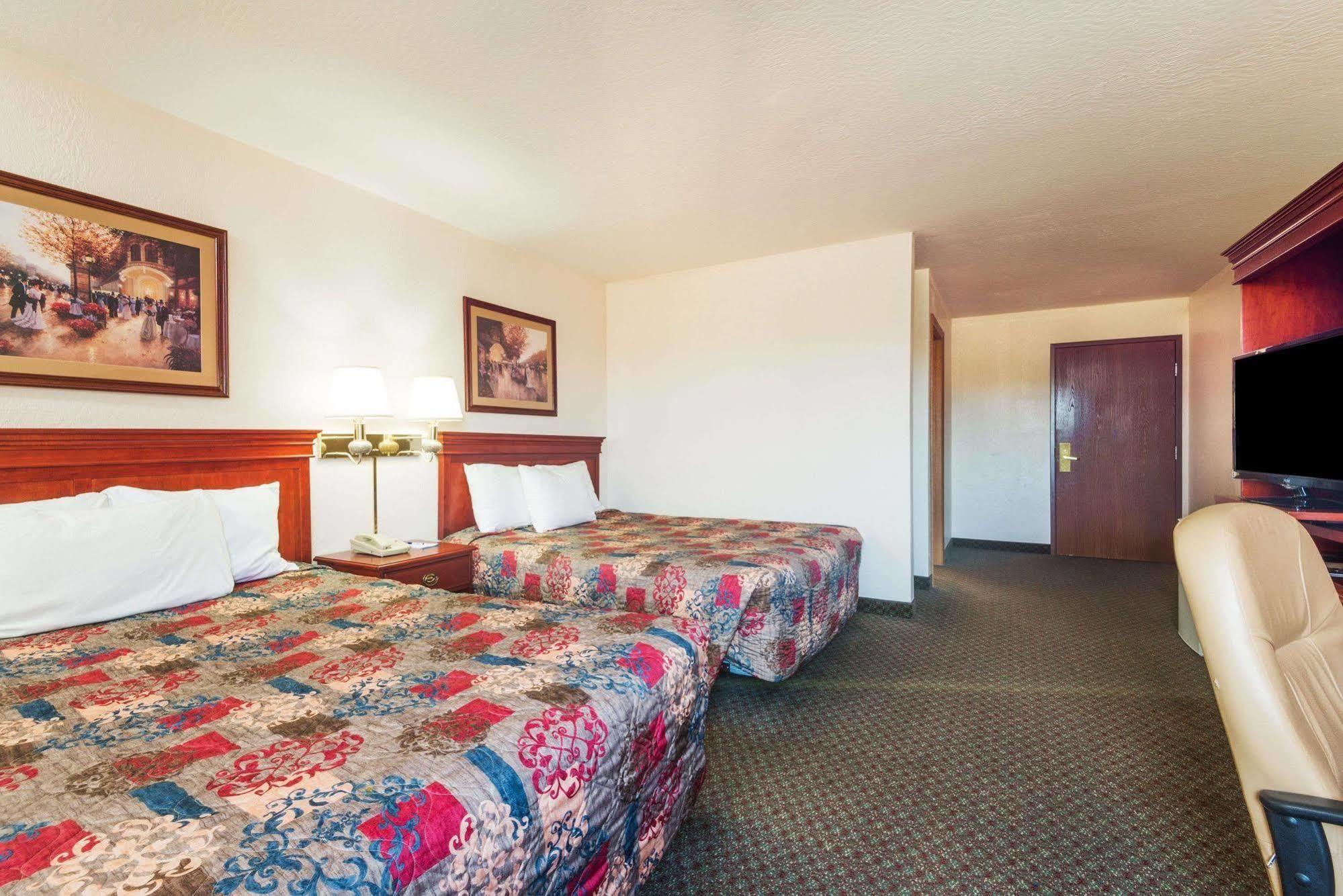 Comfort Inn & Suites Fairborn Near Wright Patterson Afb Екстериор снимка